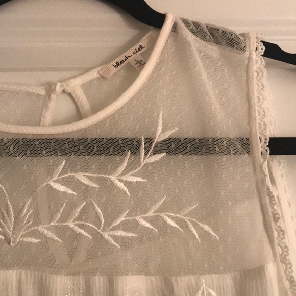 White lace shirt - Picture 3 of 6